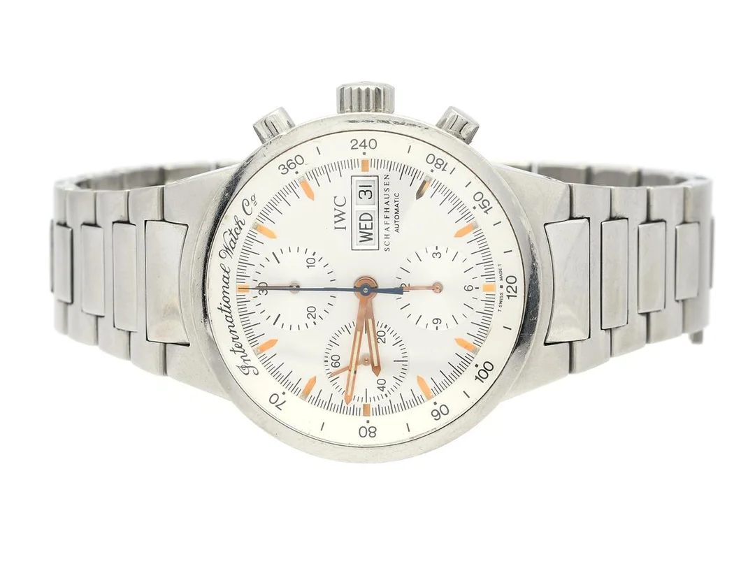 INTERNATIONAL WATCH Co. IWC, Schaffhausen, GST (T Swiss Made T), Cal 7922, Serie nr. 2731051, Ref nr. 3707-013, Boett nr. 2751278, kronograf (defekt), herrur, 40 mm, stål, automatisk, safirglas (nagg), dag, datum, skadad urtavla, behov av service, integrerad originallänk, viklås, cert, februari 2000, box, ytterkartong. — Klockor/IWC — Kaplans