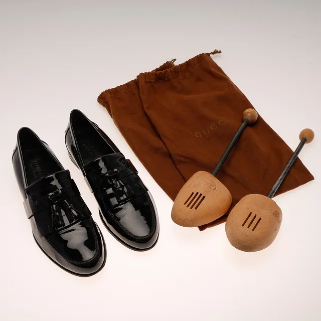 GUCCI. Loafers, svart läder, st 40 E.
