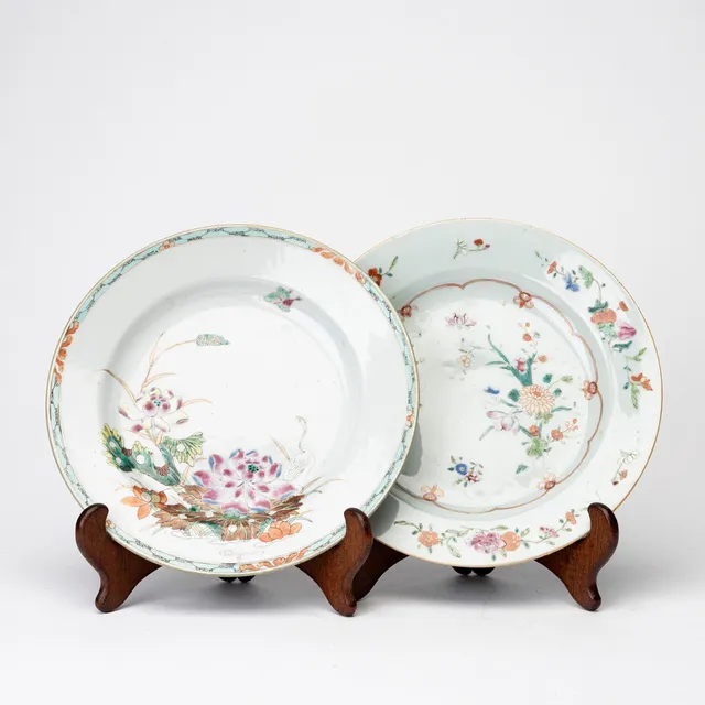 TALLRIKAR, 2 st, Kompaniporslin, Qianlong (1736-1795).