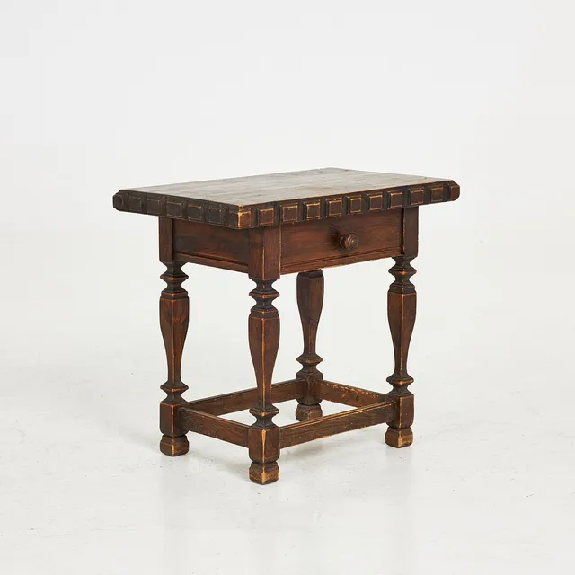 SIDOBORD, 1900-talets först hälft, barockstil, betsad ek, låda i sarg.