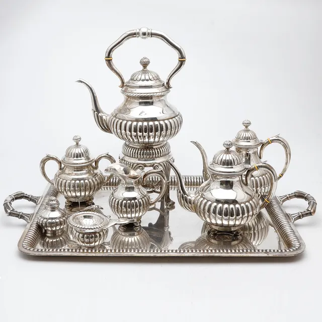 Barcelona coffee and tea set in silver by José Amor, 20th century.