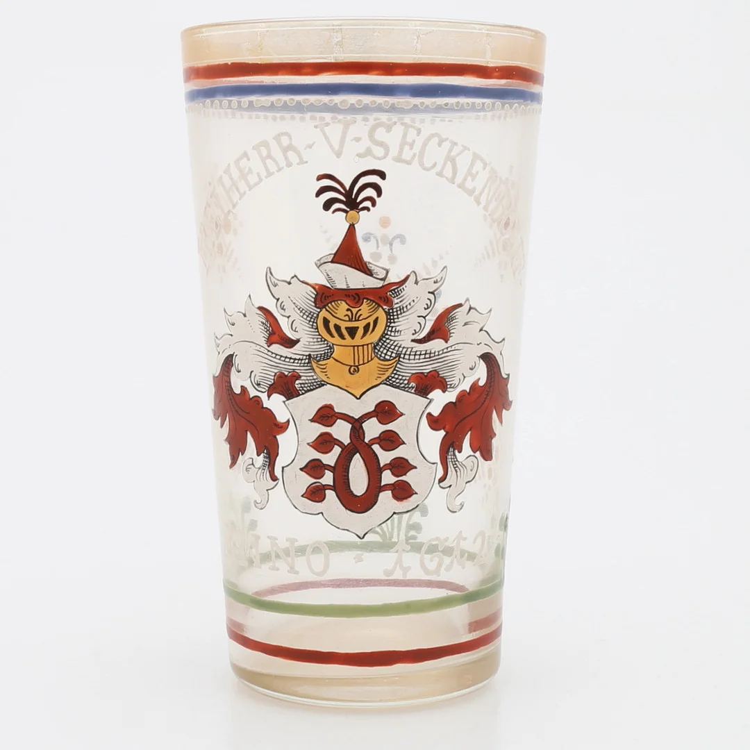 GLAS MED ADELSVAPEN. — Other — Crafoord Auktioner Lund