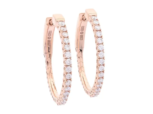 ÖRRINGAR, 18K roséguld, 32 briljantslipade diamanter ca 0,71 ctv, ca TW-W/VVS-VS, stift, diameter 25 mm, vikt 6,8 g.
