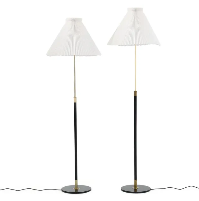 Two height adjustable black lacquered metal and brass floor lamps with white pleated paper shades. Model 351. Manufactured by Le Klint. Max H. 171 and 181 cm. (2)