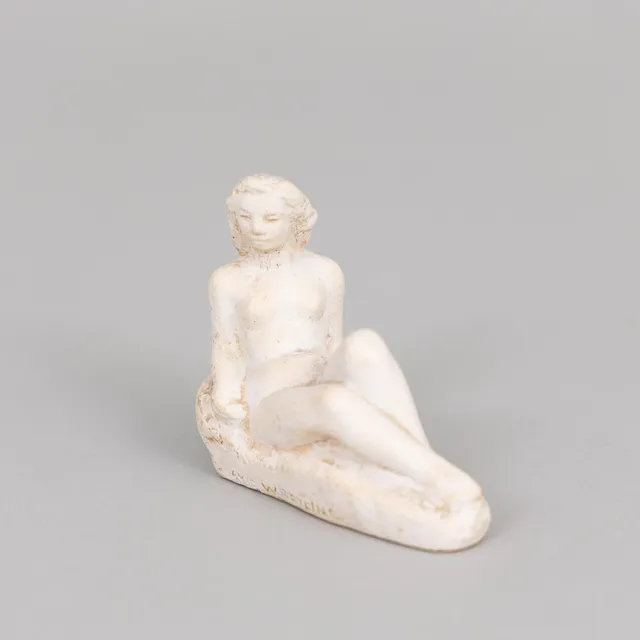 DAVID WRETLING. skulptur, miniatyr, konstmassa, signerad i godset.