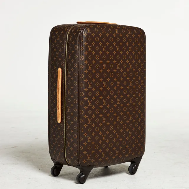 Louis Vuitton Monogram Zephyr 70 Resväska på hjul, Monogram Canvas, Detaljer och handd Garderob med i hopfällbar galge medföljer.