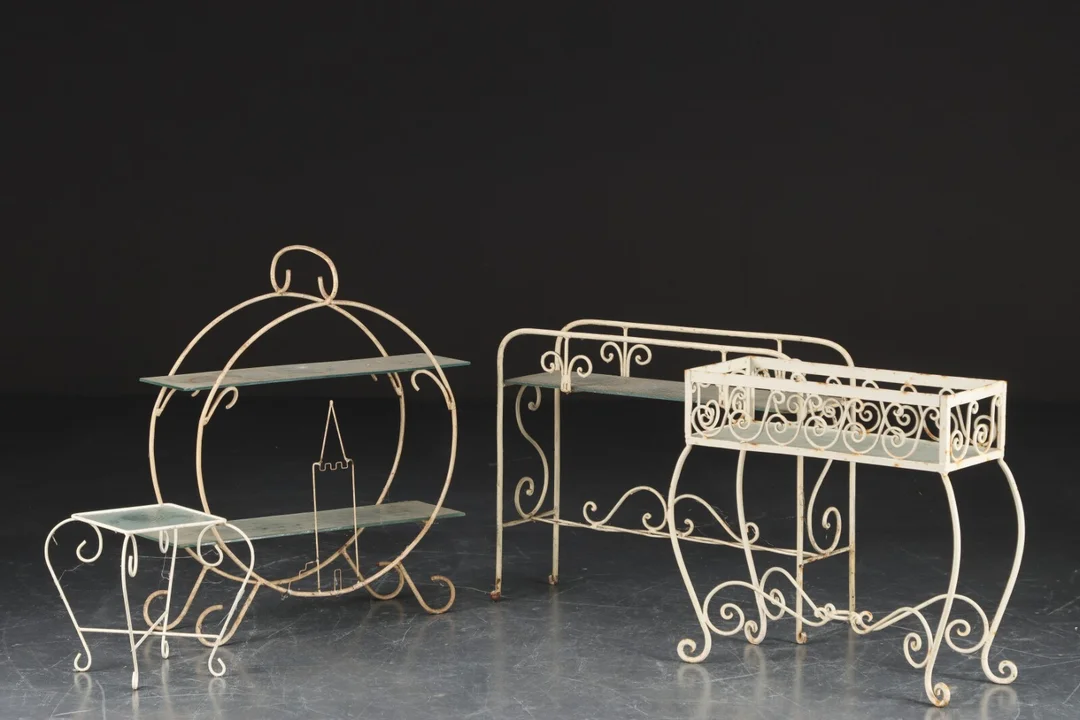 Etagere af bemalet metal til blomster og plannter, 1900-tallets midte (4) — Home and garden/Garden — Lauritz