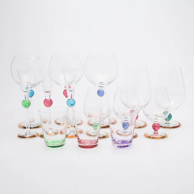 ERIKA LAGERBIELKE. GLAS, 90 DELAR, UPPSÄTTNING FÖR 18 PERSONER, "ROMEO & JULIA", "HAMLET & OPHELIA" & "TRISTAN & ISOLDE", TRILOGISERIEN, ORREFORS.