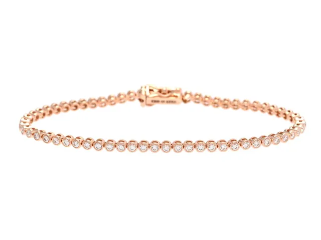 TENNISARMBAND, 18K roséguld, 63 briljantslipade diamanter ca 1,03 ctv, ca TW-TCr/VVS-VS, längd 16 cm, vikt 6,8 g.