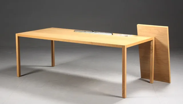 Roger Persson for Swedese. Spisebord, model Bespok, egetræ. Udstillingsmodel
