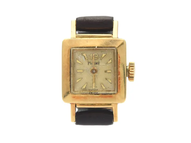 PIAGET, damur, 14 x16 (22,5) mm, Cal 5N, Boett nr. 4402, 18K guld, manuell, plexiglas (skadat), skadad urtavla, buckla, läderband, ca 1955, box.