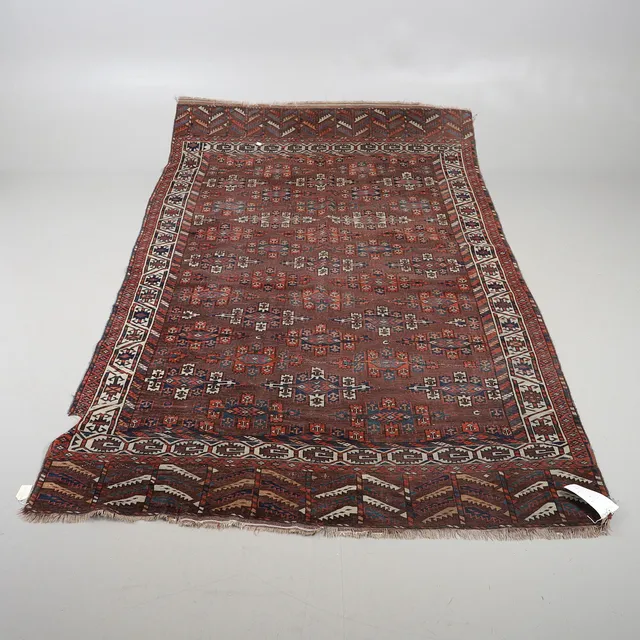A LATE 19TH/EARLY 20TH CENTURY YOMUT MAIN CARPET.