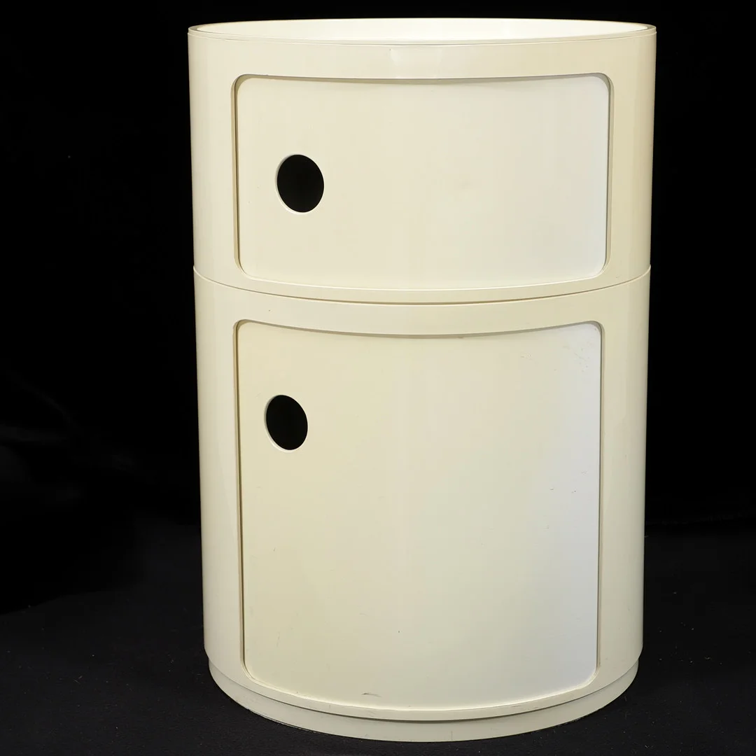 ANNA CASTELLI. Byrå/sängbord, "Componibili", plast, Kartell-Binasco, Italien, 1900-talets andra hälft. — Chests of drawers — Växjö Auktionskammare
