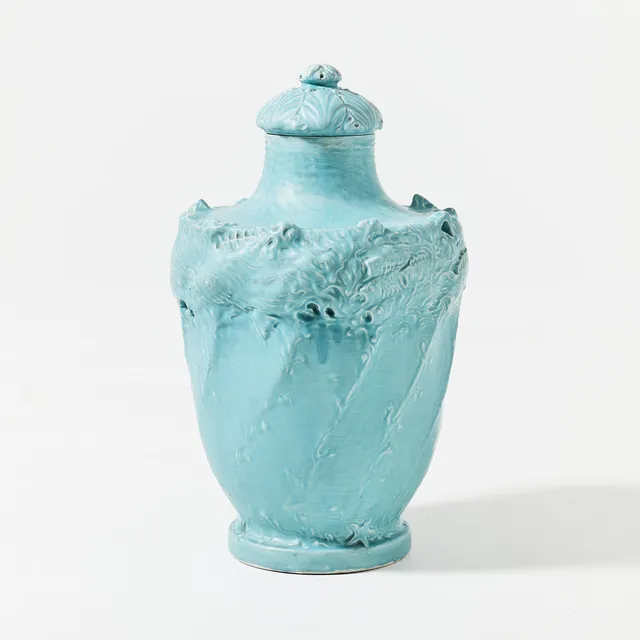 FERDINAND BOBERG. Lockurna, Gustavsberg 1914, flintgods, ljusblå glasyr, reliefdekor av fiskar, snäckor och tång, lockknopp i form av sjöstjärna.