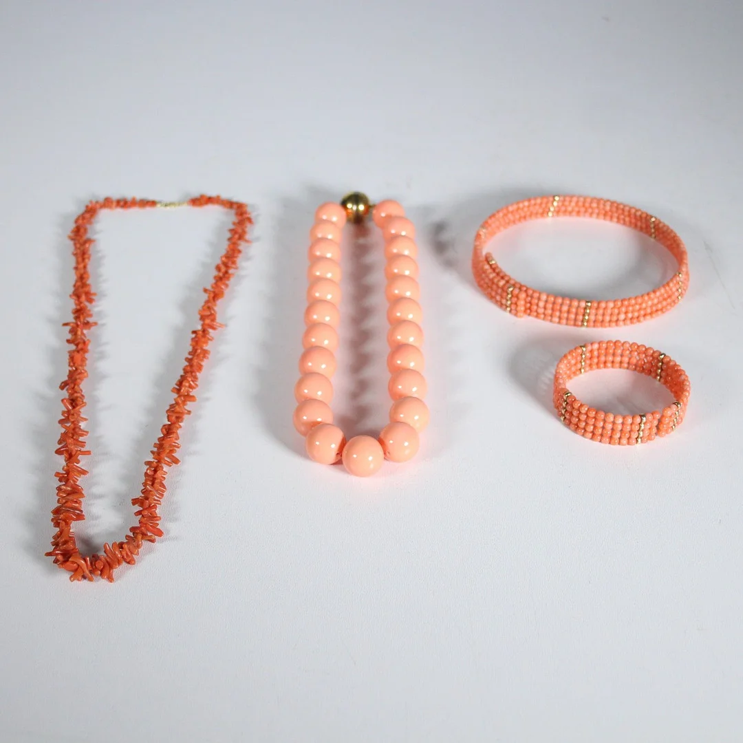 Schmuckset, Ketten und Armreif, 4-teilig. — Jewellery — Stockholms Auktionsverk Düsseldorf/Neuss