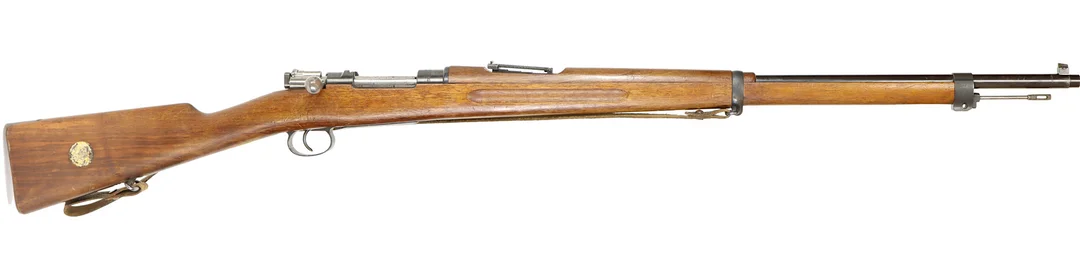 GEVÄR, fabrikat Carl Gustav, modell 96, kaliber 6,5x55, tillv.nr 303942, se-nr SE0099366. — Military weapons — Walter Borg