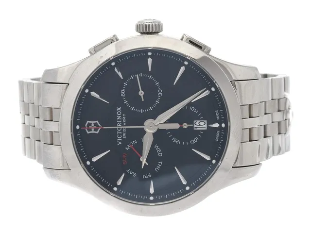 Victorinox Swiss Army Alliance Ø44mm kronograf, ref: 241745, srn: 210204655, med 2 extralänkar med cert från 2021-09-03 och kvitto i låda samt ytterkartong.