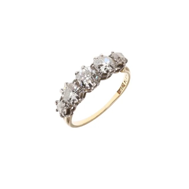 A DIAMOND FIVE STONE RING.