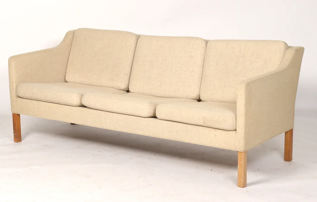 Børge Mogensen sofa. for Fredericia Stolefabrik: Three-seater sofa, model 2523 — Furniture/Dining tables, dining room furniture — Lauritz