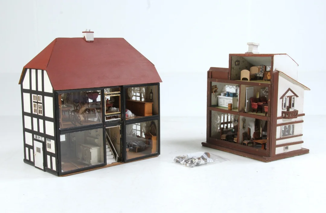 Antique dollhouses, first half of the 20th century (2) — Hobby and collectibles/Toys — Lauritz