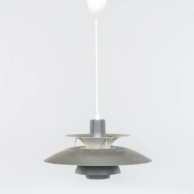 POUL HENNINGSEN. Taklampa, Danmark, Louis Poulsen, "PH5" .