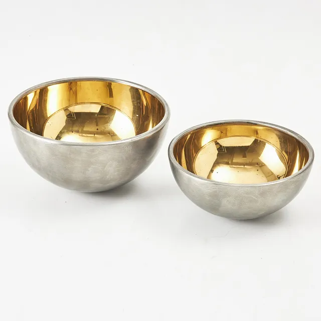 SEBASTIAN SCHILDT. Skålar, 2 st., Firma Svenskt Tenn, 2010, tenn med interiör i mässing.