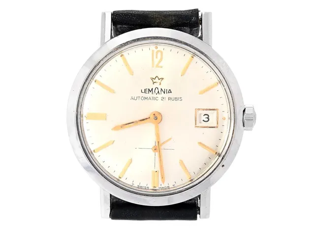 LEMANIA, herrur, 35 mm, Cal 3615, Serie nr. 2079325, Boett nr. 867-64, stål, automatisk, plexiglas, liten sekundvisare, datum, skadad urtavla, servicebehov, läderband, ca 1964.