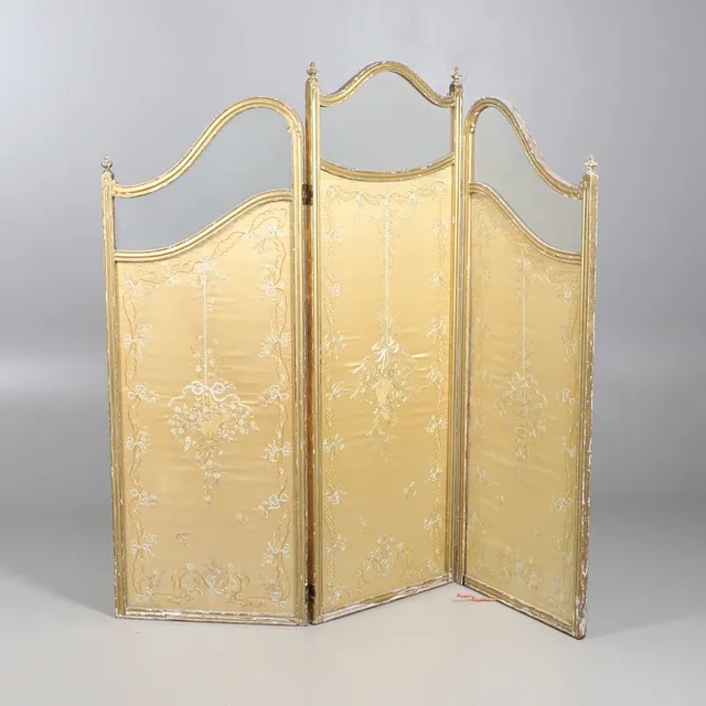 A VICTORIAN THREE FOLD ROOM SCREEN.