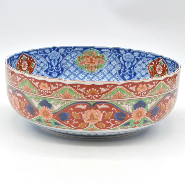 JAPANISCHE SCHALE, VOGEL UND BLUMEN, IMARI UND KANGXI STIL, PORZELLAN, JAPAN, 20. JAHRHUNDERT.