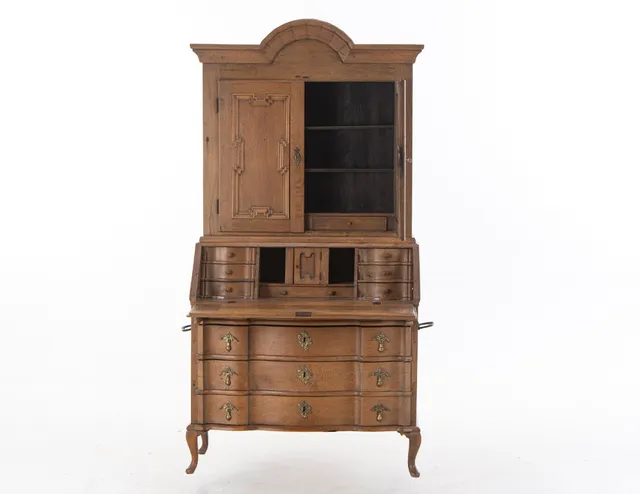 Baroque oak chatol, 18th century.