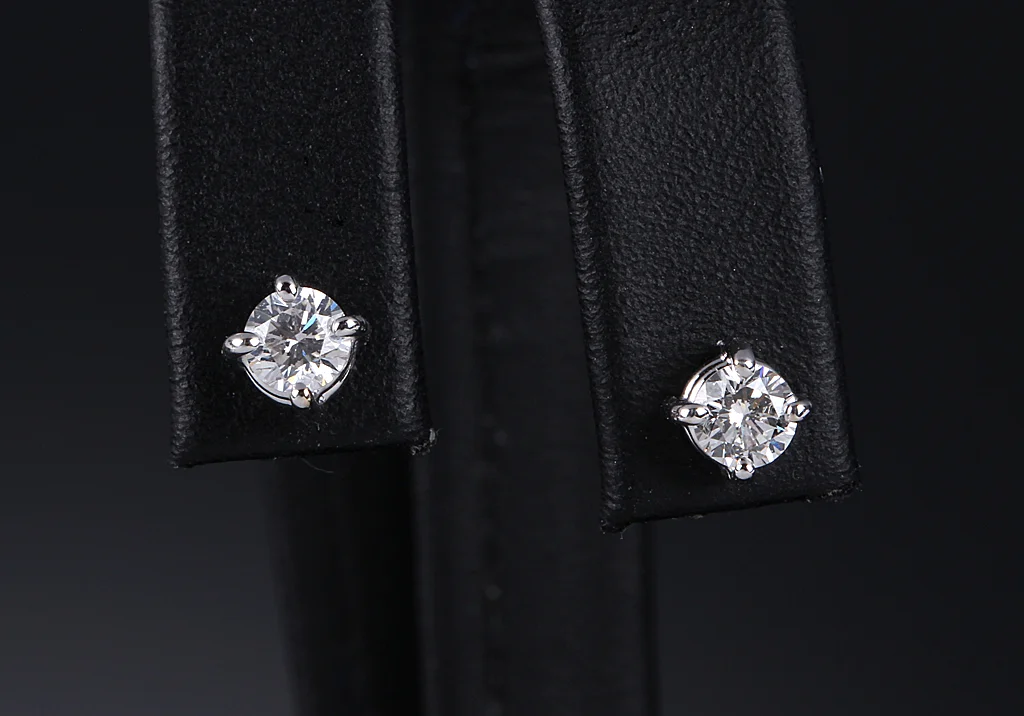 Et par solitaireørestikker i 18 kt. hvidguld, 0.38 ct. — Jewellery/Earrings — Lauritz