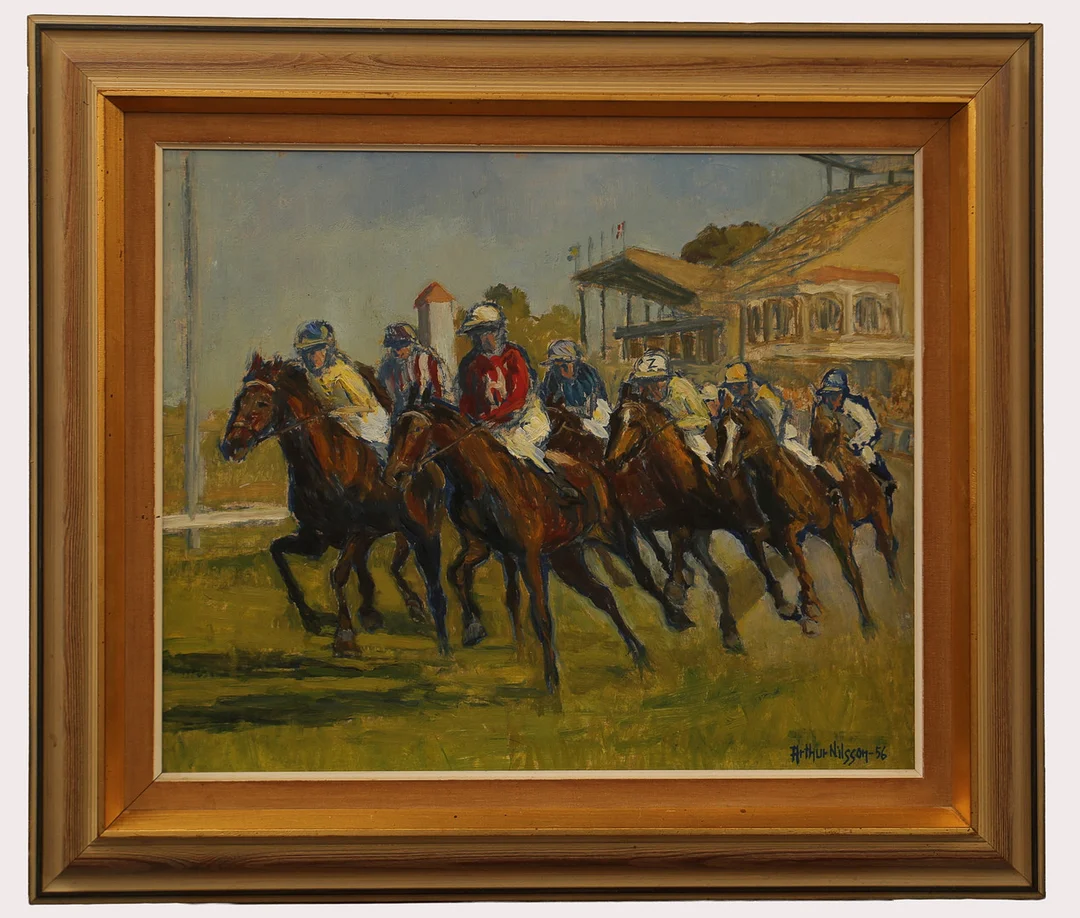 ARTHUR NILSSON. Olja på pannå, "Galopp i första svängen Jägersro, Malmö". Signerad. Daterad -56. — Paintings — Limhamns Auktionsbyrå