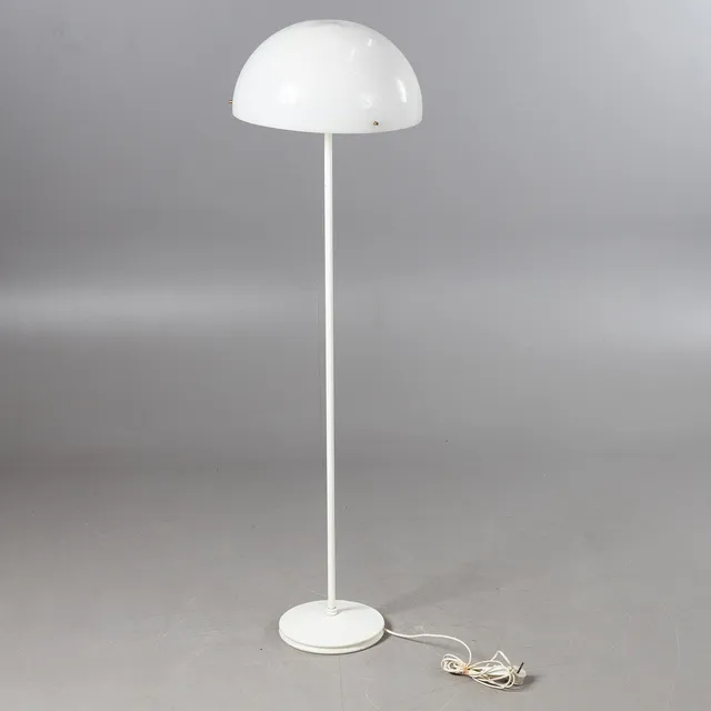 HANS-AGNE JAKOBSSON (1919-2009). Golvlampa, plast/metall, Markaryd, nr 52.