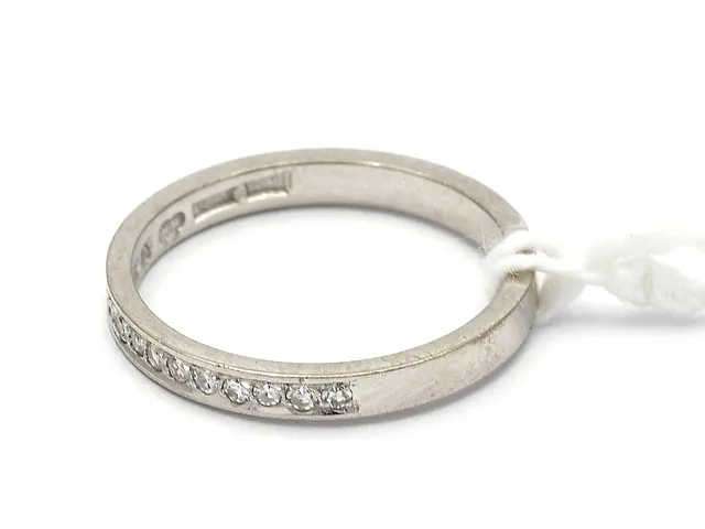 Ring vitguld 18K 2,5g Ø16½ med små 8-kantslipade diamanter