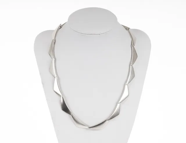 Bent Gabrielsen (1928-2014): A 'Peak' necklace of sterling silver.