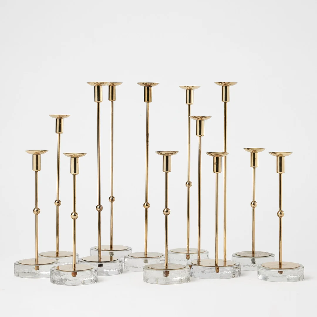 GUNNAR ANDER. Ljusstakar, elva stycken, Ystad Metall, mässing och glas. — Pewter, Brass & Copper — Stockholms Auktionsverk Fine Art