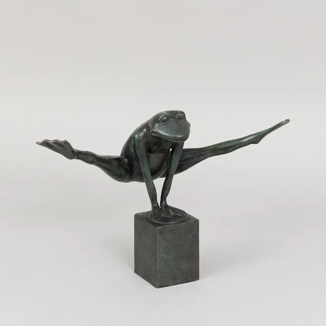 ART PEOPLE GALLERY, SWEDEN. "Look at my legs", grönpatinerad brons, stämplad APG.