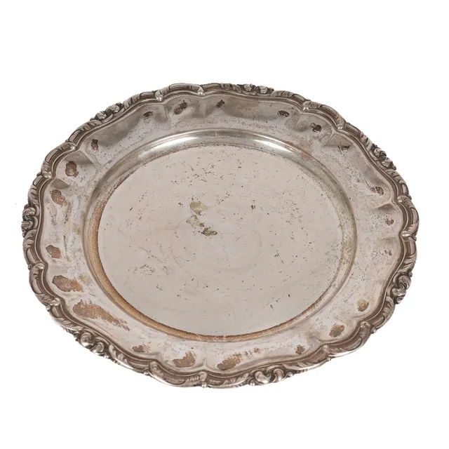 Silver dish with straight-edged banner. 1946