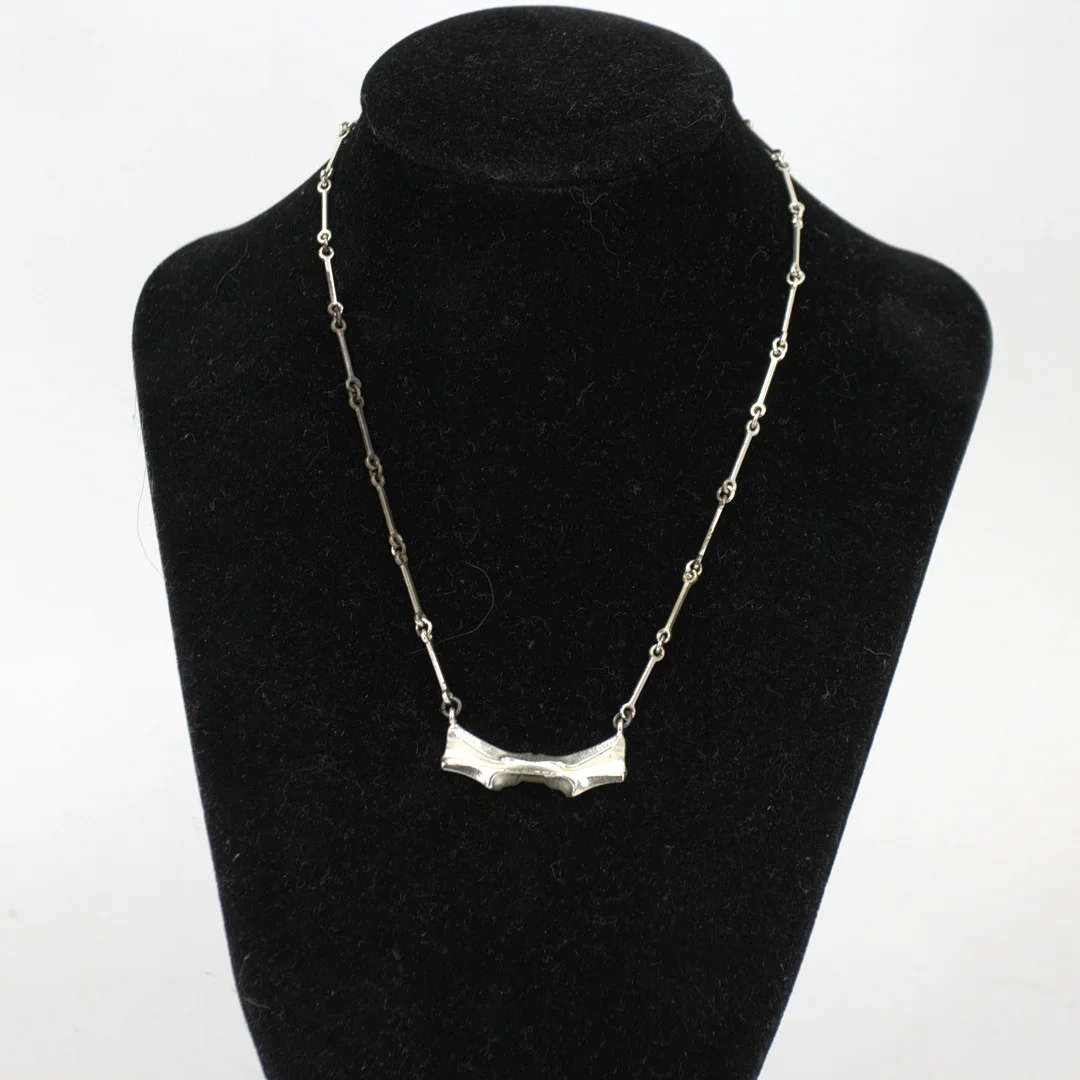 BJÖRN WECKSTRÖM. Halsband, "Mira", sterlingsilver, länkad kedja, stämplat W, Lapponia, Finland 1989. — Necklace — Höganäs Auktionsverk