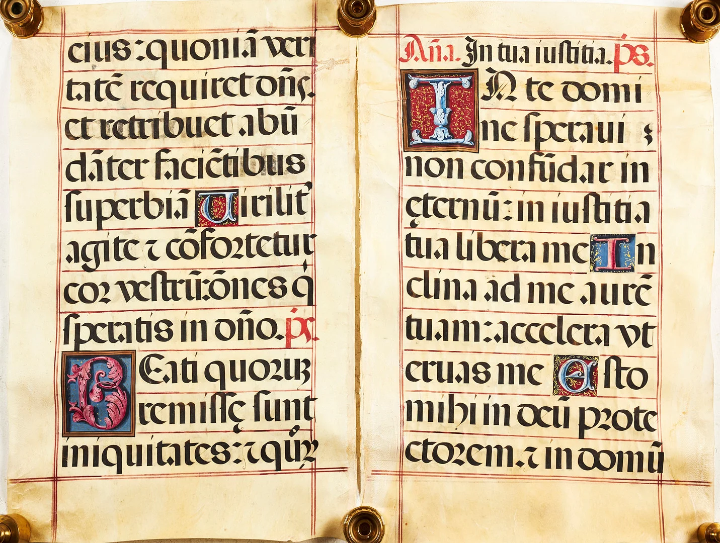 ANTIPHONALER, 2 st, 1700/1800-tal, handskrivet och målat på vellum Proveniens: Inköpta i Madrid 1950. — Autographs & Manuscripts — Stockholms Auktionsverk Sickla