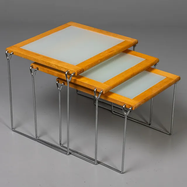 DANISH MID-CENTURY NESTING SET OF HYLLINGE MØBLER COFFEE TABLES. (3).