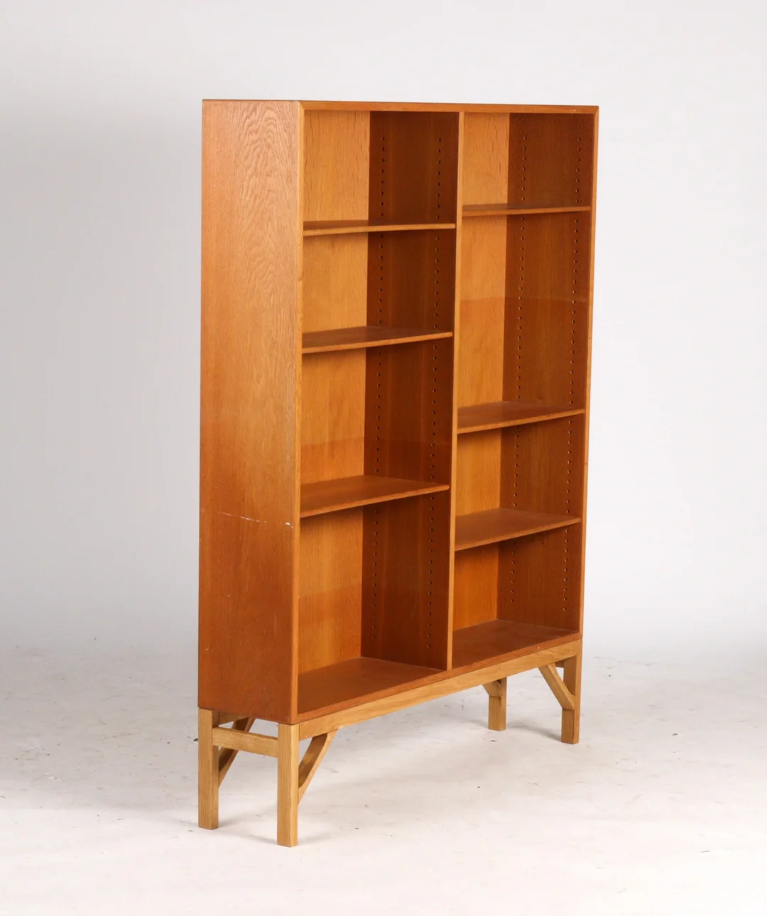 Børge Mogensen for FDB, bookcase with movable shelves, oak, 1960s — Furniture/Shelving — Lauritz