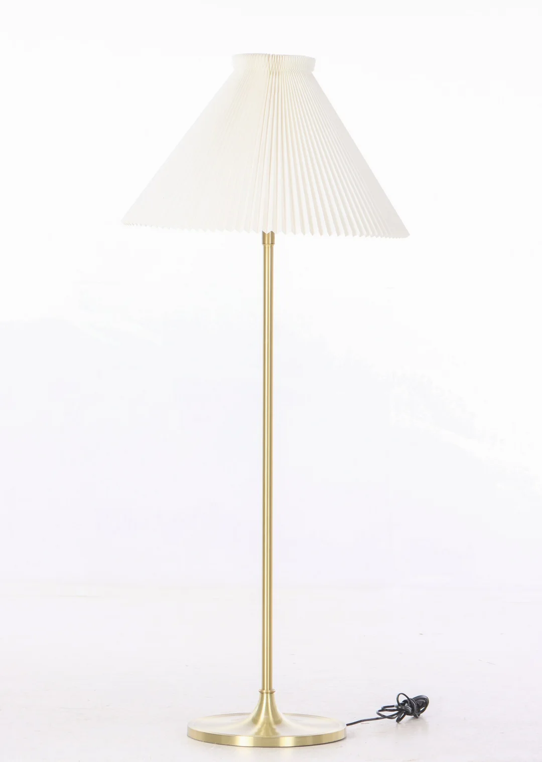 Aage Petersen for Le Klint. Floor lamp, model '339' — Lamps and lighting/Floor lights — Lauritz