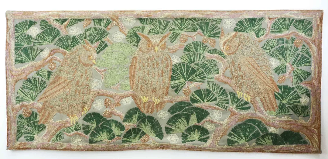 BONAD, Jugend, Ugglor, broderi, tidigt 1900-tal. — Textiles — Hälsinglands Auktionsverk