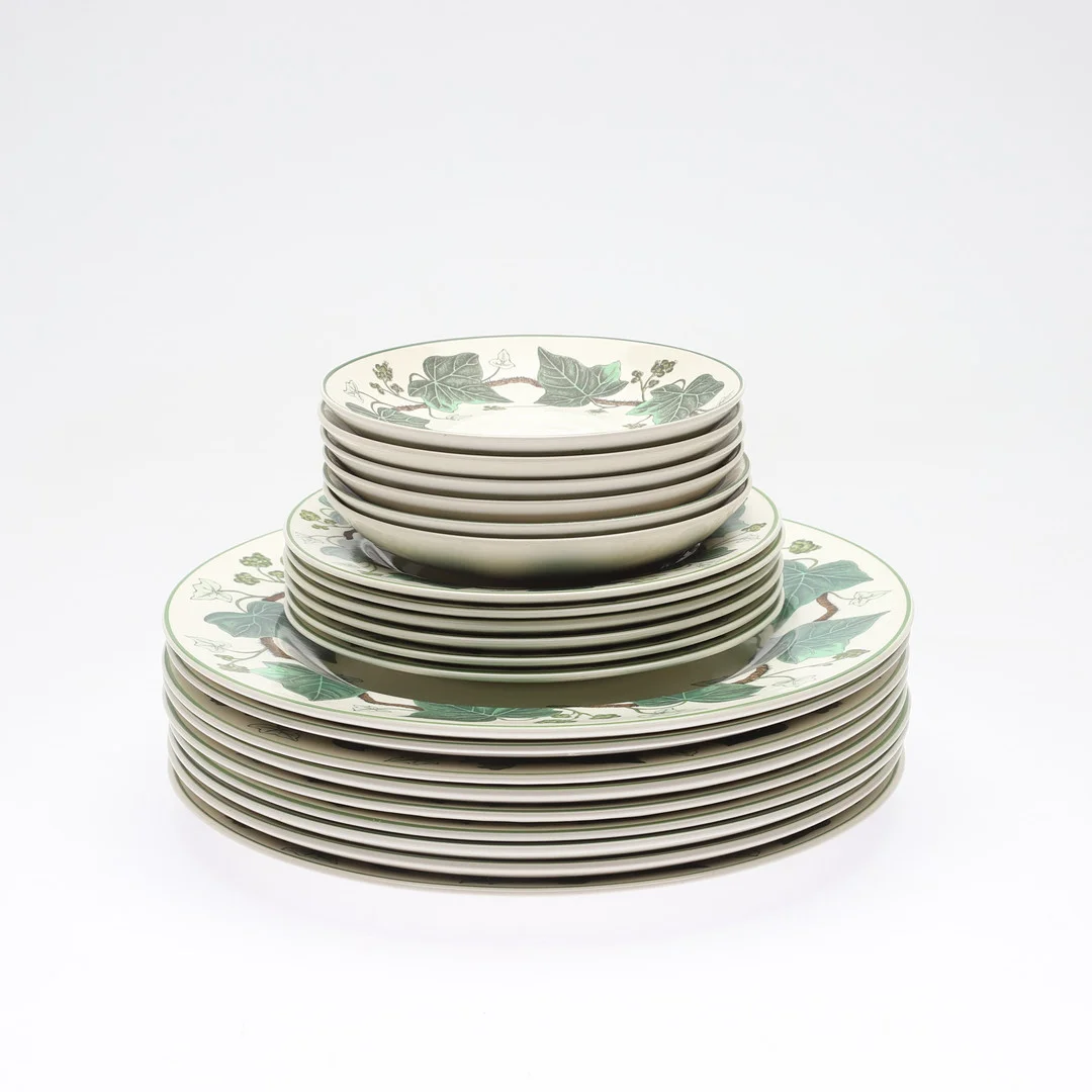 SERVISLDEAR, 21 st, porslin, "Napoleon Ivy", Etruria & Barlaston, Wedgwood, England. — Tableware — Gomér & Andersson Norrköping