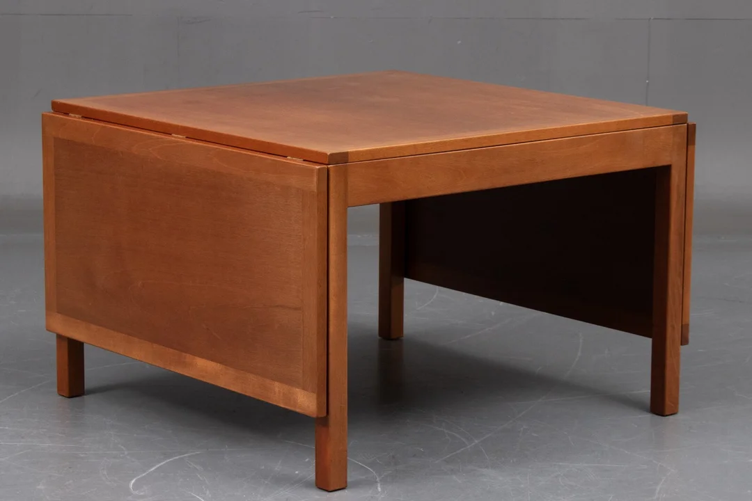 Børge Mogensen (1914-1972). Sofabord af mahogni med to klapper — Furniture/Coffee tables, occasional tables — Lauritz