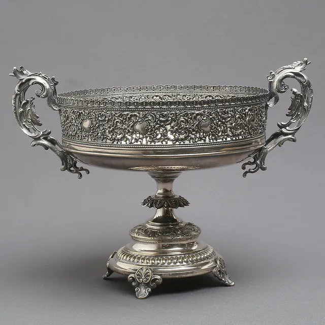 SKÅL PÅ FOT, nysilver, 1900-tal.