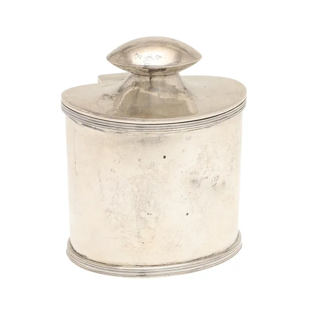 AN EARLY 20TH CENTURY SILVER CADDY.