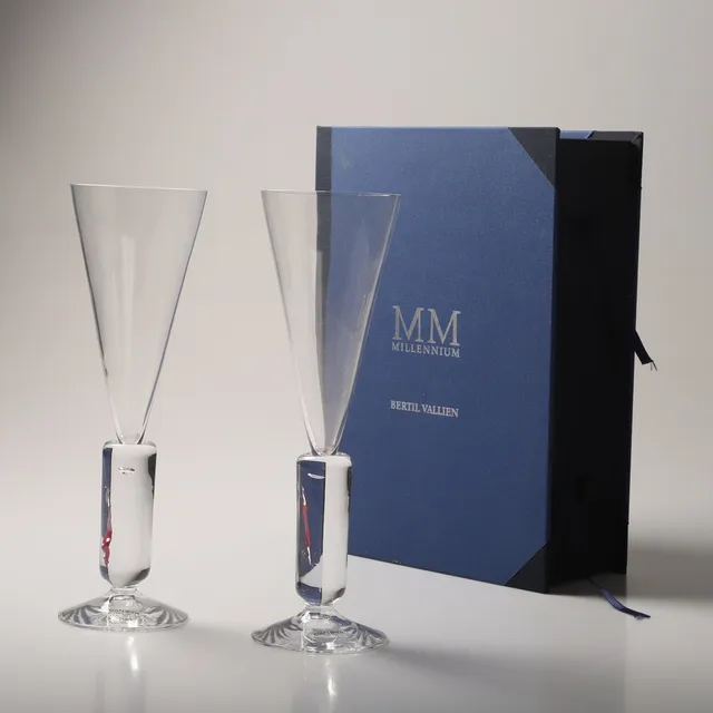 BERTIL VALLIEN. Champagneglas, 2 stycken, "Millennium", Kosta Boda.