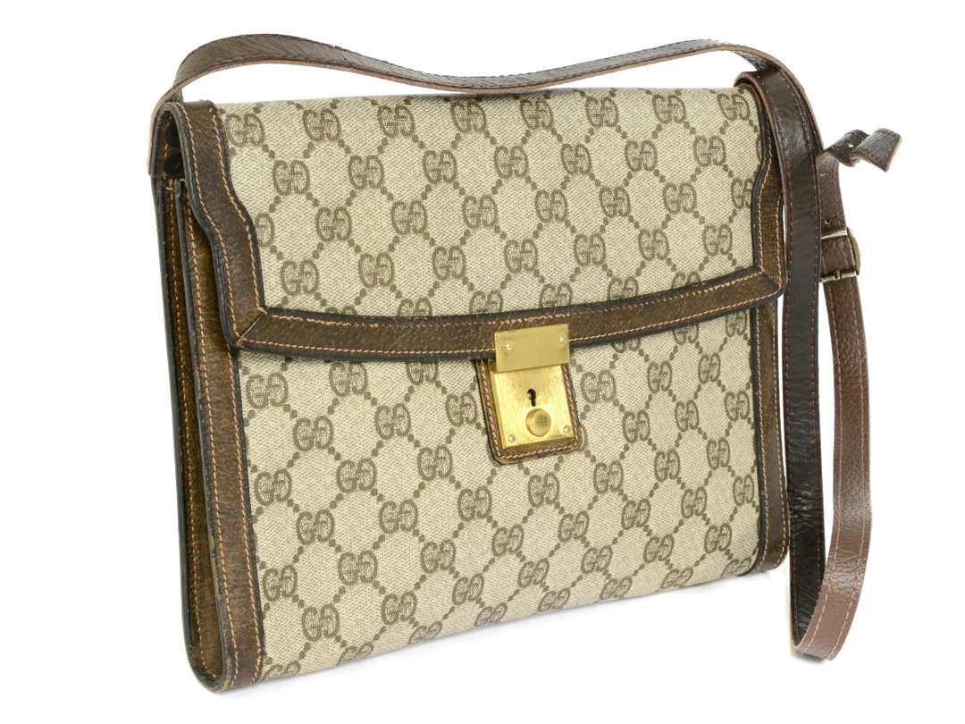 VÄSKA, GUCCI, vintage, monogram canvas, brunt läder, 26x20x3 cm, visst slitage. — Accessoarer/Väskor — Kaplans